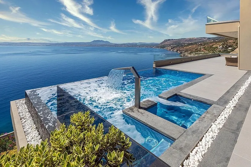 Sparkling ocean views with heated pool - Image 1