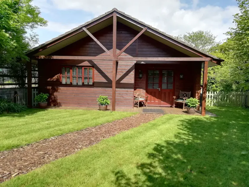 set in stunning countryside and only 1 mile from the surfing beach of Bantha - Image 1