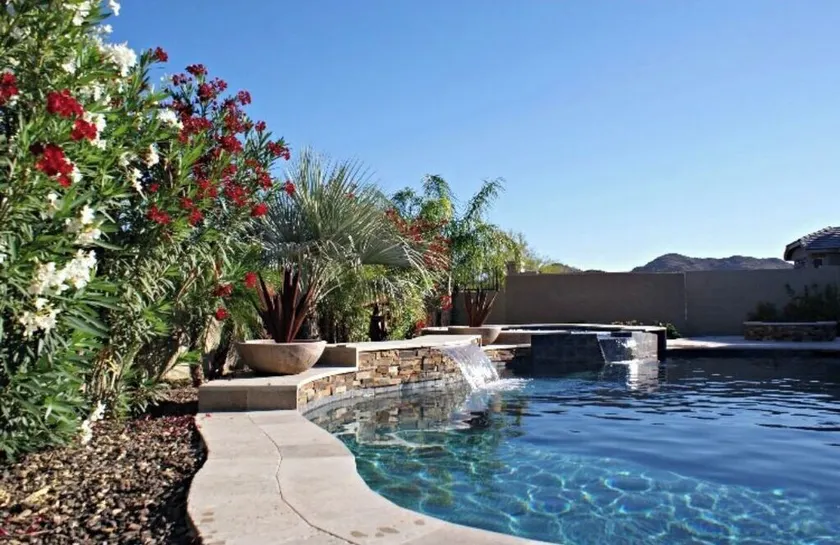 Spacious home w/heated pool, spa.  Close to sport complexes - Image 1
