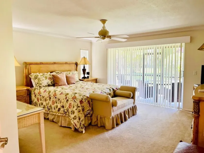 Bright Spacious Villa with a Pool – 15 min from Siesta Beach #1 Beach in the USA - Image 1