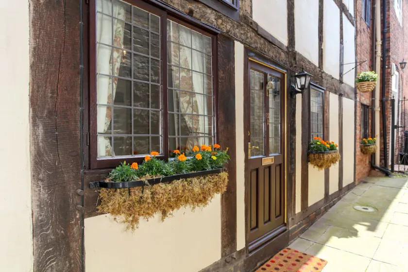 12A College Hill by Sleep Shrewsbury - Image 1