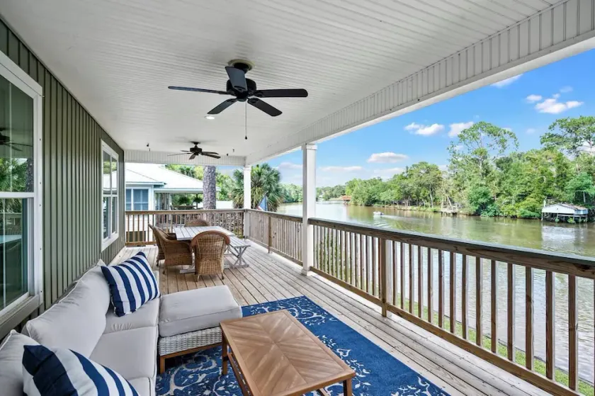 Charming River House that Sleeps 12! Beautiful views and a large porch, private dock, perfect for families! Come Relax on the River! - Image 1
