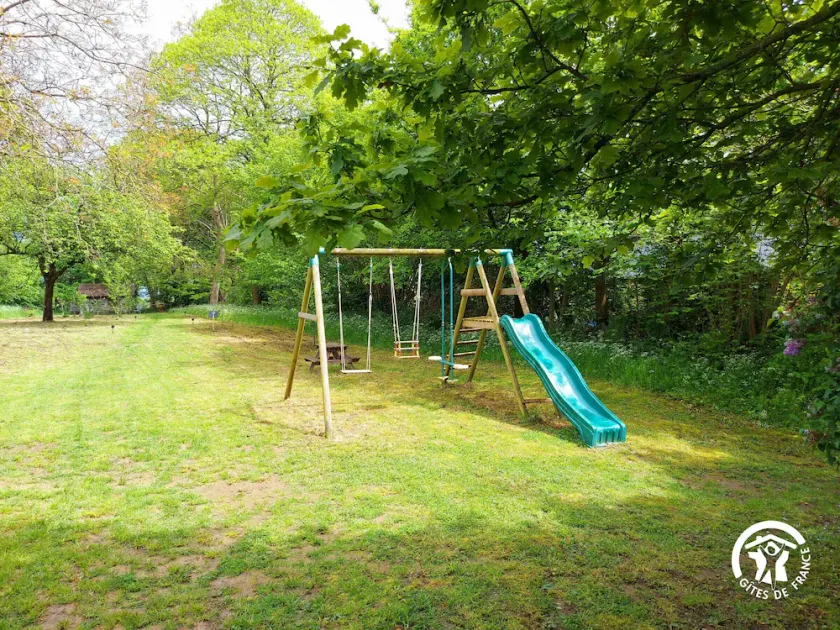 Charmante écurie rénovée avec jardin, salle commune, espaces de jeux enfants et découvertes botaniques - Image 1
