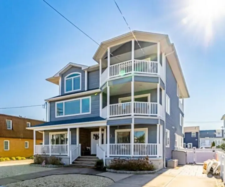 Outdoor, heated pool, rooftop terrace, game room, mutiple decks - Image 1