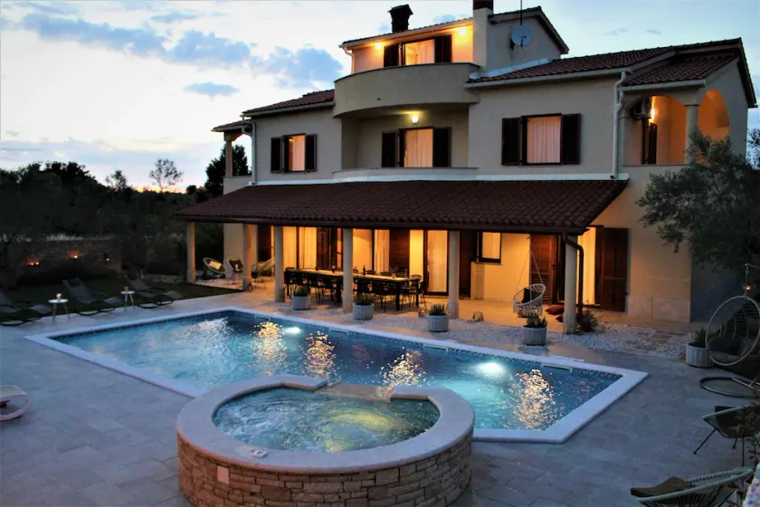 For large group, pool 50 m2-option heated pool, Jacuzzi, 4 km beach, sea view - Image 1
