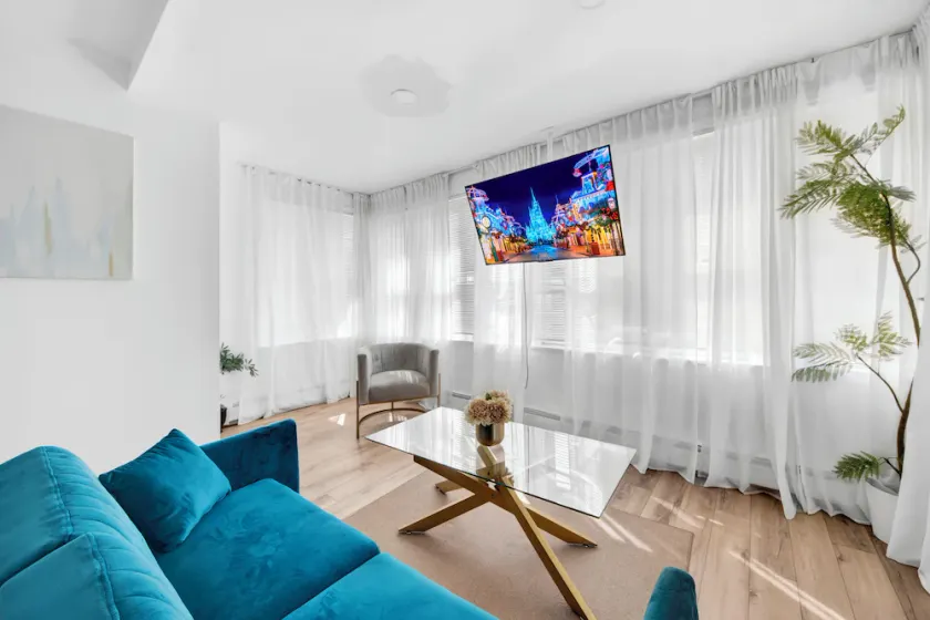 Uscale 2BR Escape in the Heart of NYC - Image 1