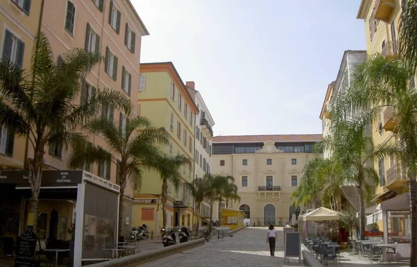 Bel F3 centre ville avec garage privé - Image 1