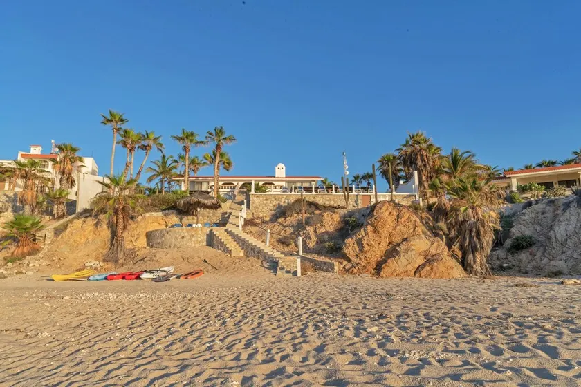 Beachfront Villa + Casitas w/ pool. 6 BR - Image 1