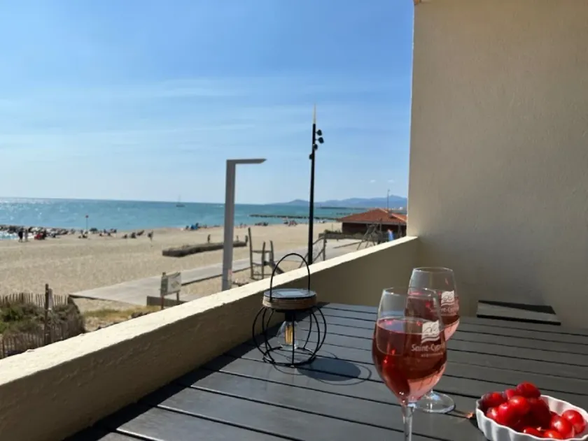 T2 Magnificent sea view, Central beach, Wifi, Free and secure parking  - Image 1