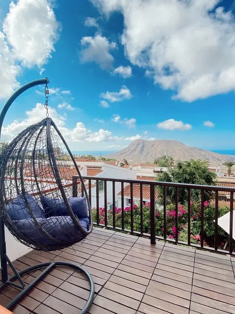 Smuk lejlighed 98 kvm med havudsigt 2 soveværelser, balkon + terrasse, pool, gratis wifi - Image 1