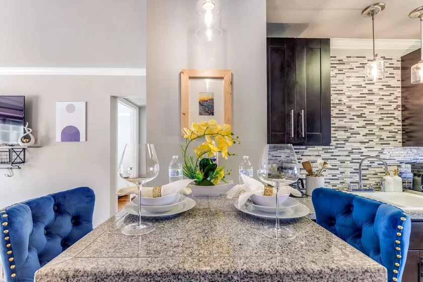 The Homestead Luxury Cozy 2BR Apartment in Nacogdoches Near SFA University and Downtown Pet Friendly Business Ready Extended Stays Welcome with Self Check In High Speed WiFi Full Kitchen In Unit Laundry Private Parking and Quiet Comfort - Image 1