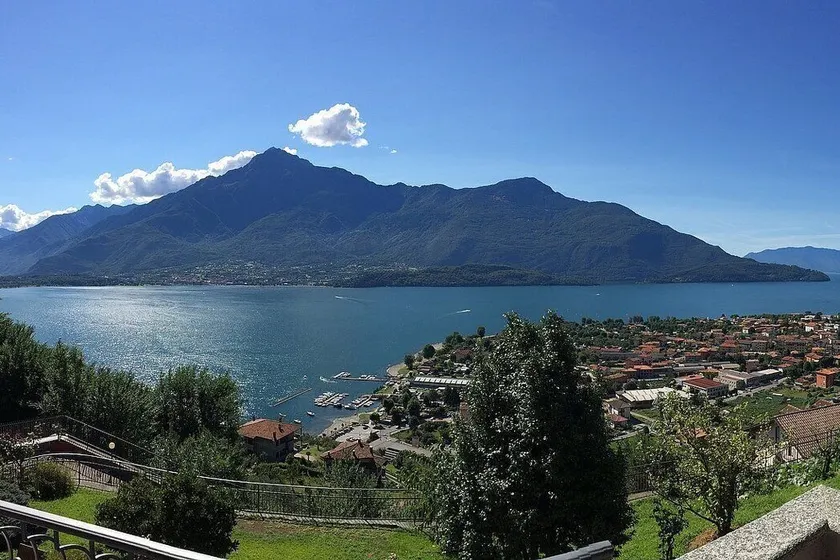 Casa Osmanto F: A cozy and welcoming apartment situated at a short distance from the shores of Lake Como, with Free WI-FI. - Image 1