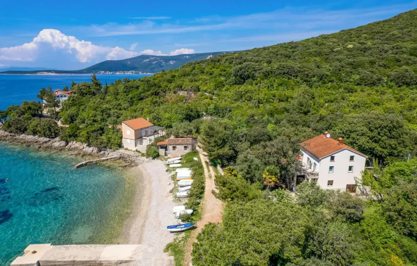 3 Bedroom Beach Front Apartment In Cres - Image 1