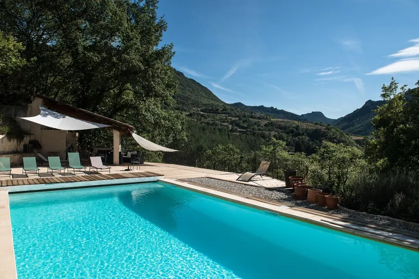 Beautiful provencal house with a view, hanging gardens & a great swimming pool  - Image 1