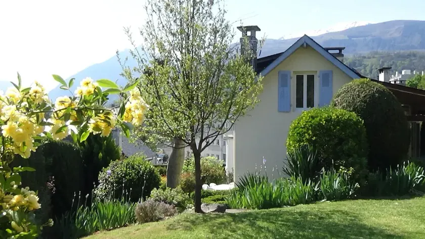 Lovely house with beautiful garden, close to town center. No Linky + filter. - Image 1
