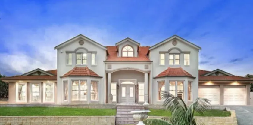 In the Hunter Valley and need a place to stay for a big group? Look no further - Image 1