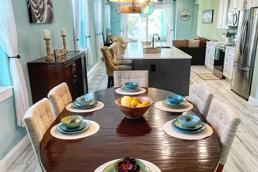 3BR w/pool, Walk to Beach, Cozy Family Cottage - Image 1