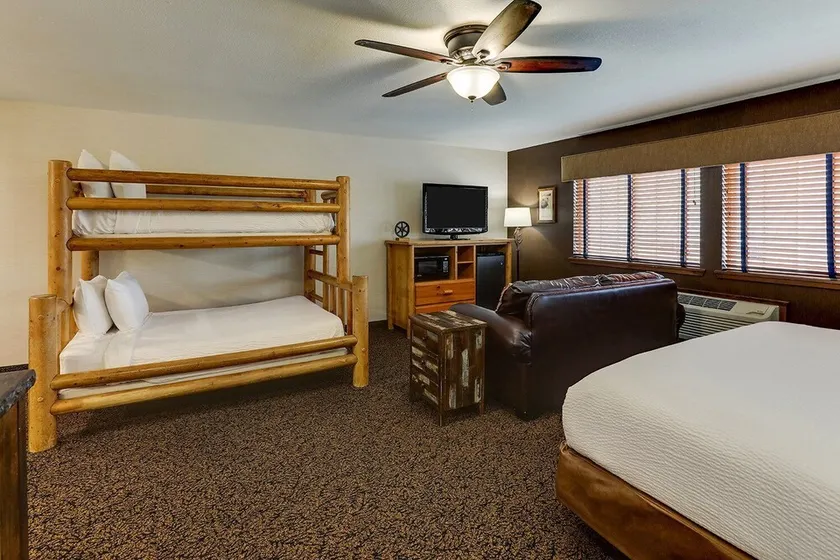 Homely Haven with Rustic Charm, One Block from the Water | 2 Units - Image 1