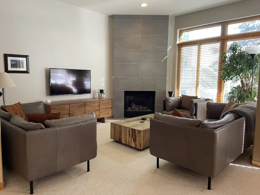 Zeitgenössische Condo Minuten vom Dorf - 3 Schlafzimmer mit jeweils eigenem Bad - Image 1