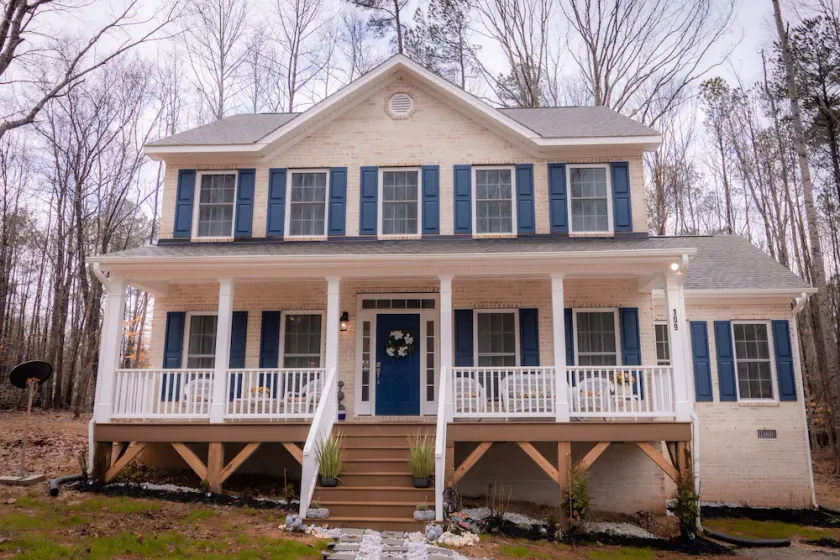 HOME AWAY FROM HOME/ 2 -story modern farmhouse at Lake Gaston  /HOT TUB AUG 1 - Image 1