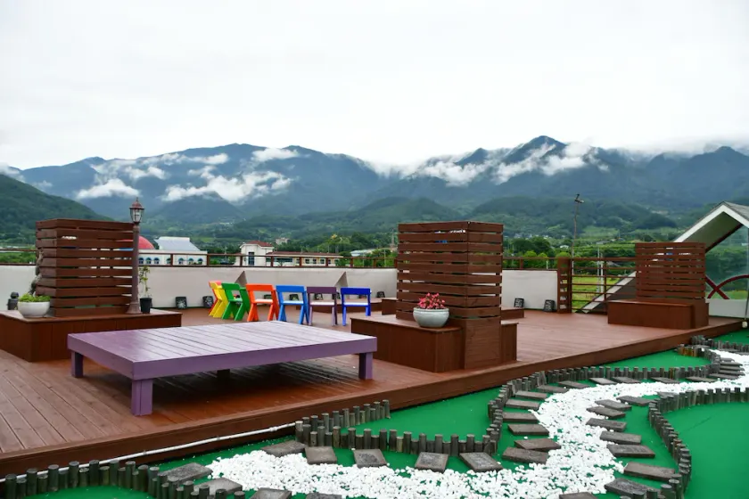 Nogodan Guesthouse and Hotel - Image 1
