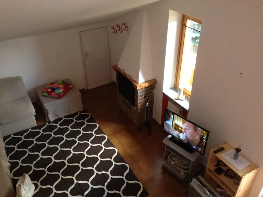 WARME EINZIMMERWOHNUNG MIT BERGLAUF - Image 1