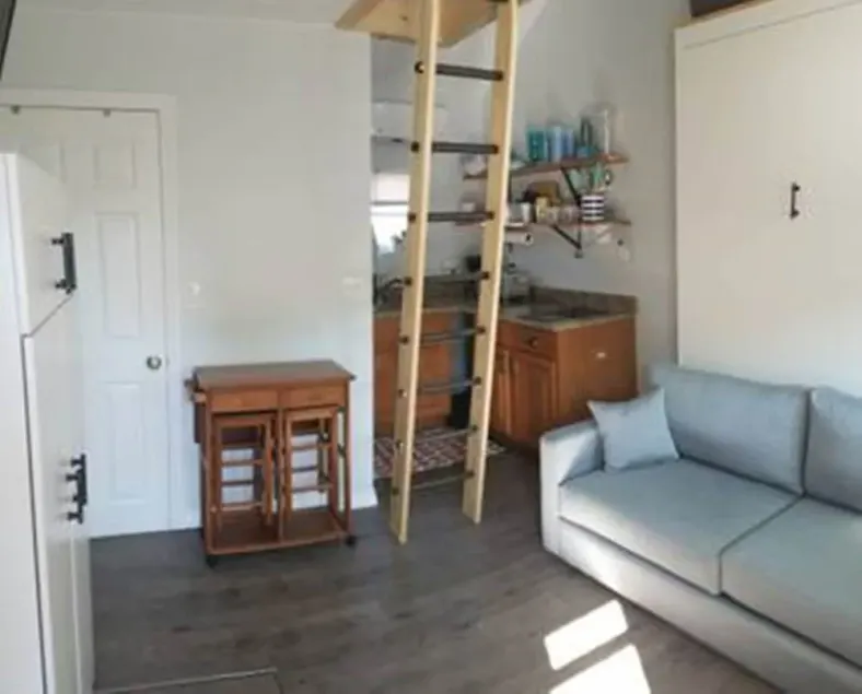 Studio Condo (Newly Renovated) - 150' to Beach 20 min to Portland - Image 1