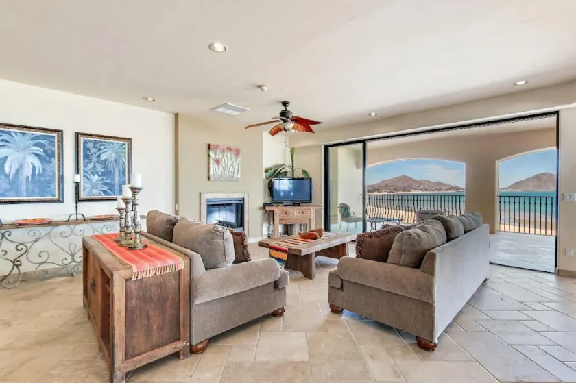 Luxury Three Bedroom Ocean Front Condominium - Image 1