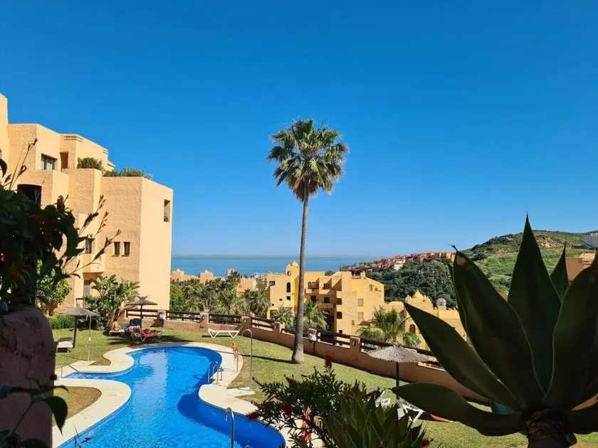 FABULOUS APARTMENT 10 min walk to Duquesa Marina and the Beach - Image 1