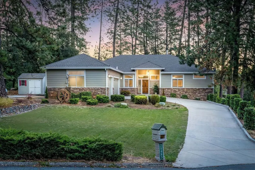 Cozy foothills home - Image 1