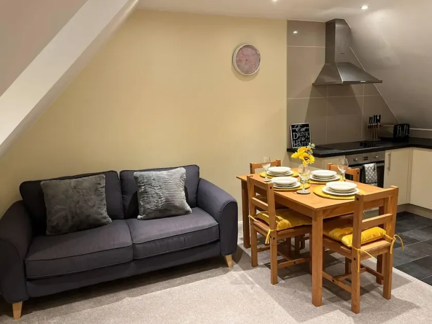 Central location 2-Bed Apartment in Maidstone - Image 1