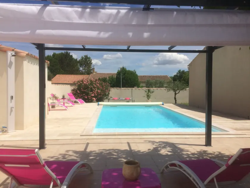 WALKING DISTANCE FROM UZES: AIR-CONDITIONED VILLA - PRIVATE POOL - FENCED-IN PROPERTY - Image 1