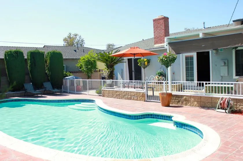 À distance de marche de Disneyland avec piscine privée, salle de jeux et bain à remous! - Image 1