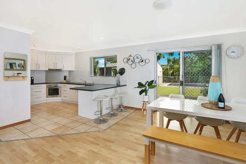 Central Mooloolaba Beach House with  1 bedroom unit attached.  .. - Image 1