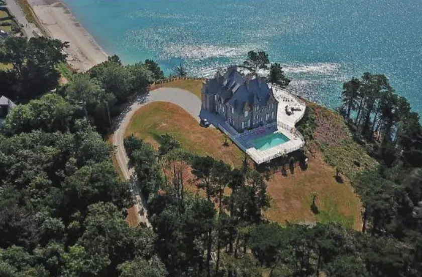 Familie herregård med panoramaudsigt over bugten Douarnenez - Image 1