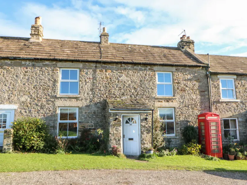56 THE GREEN, pet friendly, character holiday cottage in Richmond - Image 1