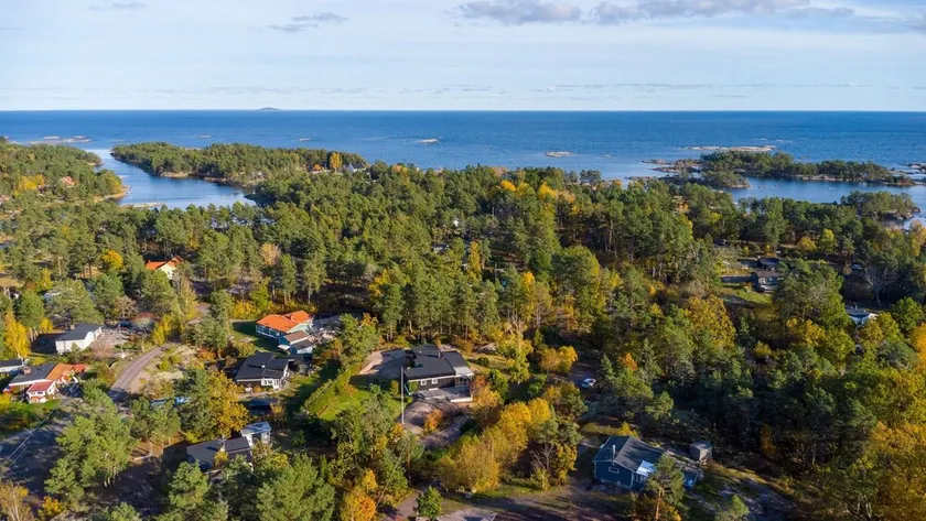 Kustvilla Oskarshamn - Pure relaxation in the archipelago with a sauna, near the Baltic Sea, and a boat - Image 1