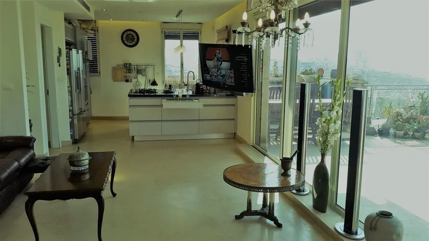 Familj semester penthouse, 66 steg till havet / stranden, w / jacuzzi - Image 1