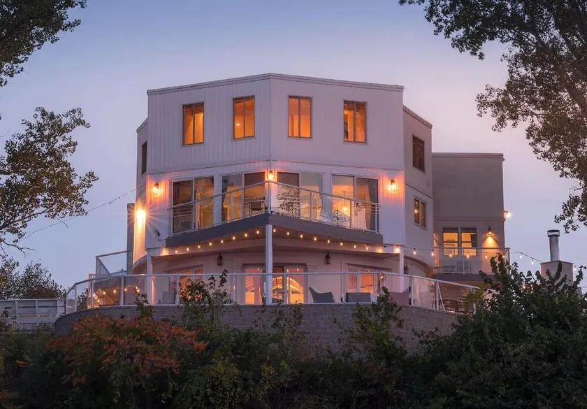 Maison intelligente avec bain à remous et accès direct à la plage, au parc Nat’l! - Image 1