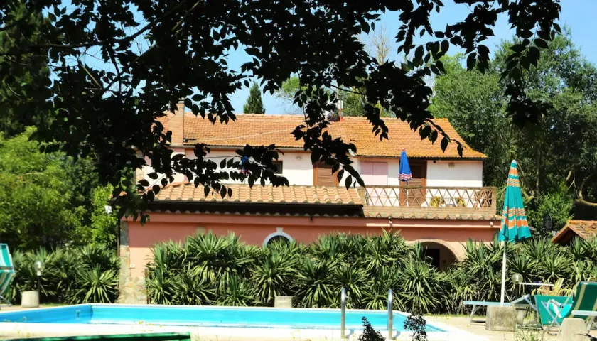Apt VIOLETTA in Ancient Tuscan Farmhouse with pool, garden, near sea - Image 1