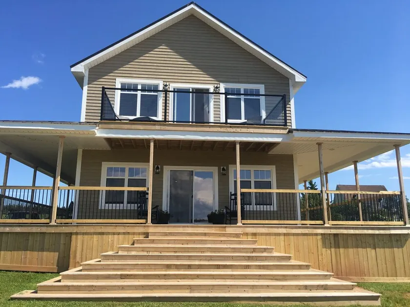 Saltwater Melody Executive Beach House - Image 1