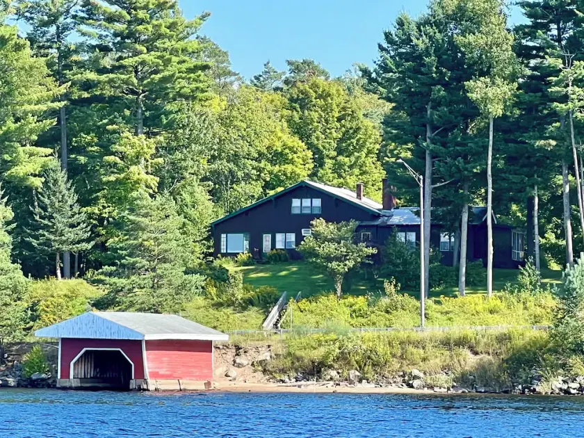 Adirondack Lodge vid sjön - Image 1