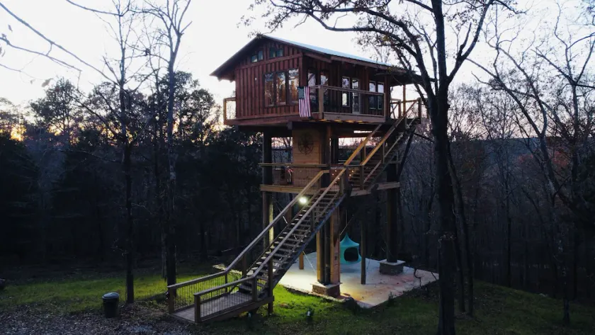 1 bed 1 bath Treehouse called the Firetower - Image 1