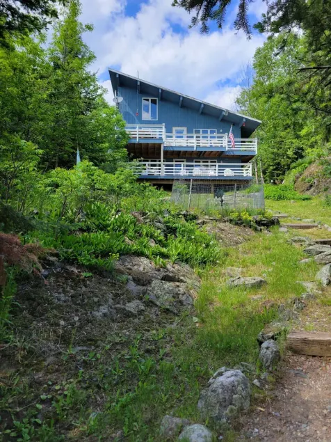 4 soveværelser Hjem med 2 dæk til panoramaudsigt og dock adgang til Daisy Bay - Image 1