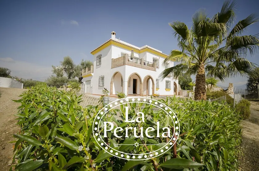 La Peruela. Una spaziosa villa rurale a 4 letti con piscina privata e vista mozzafiato - Image 1