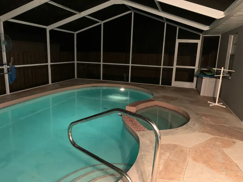 Sea Pointe House - nyrenoveret poolhus - Image 1
