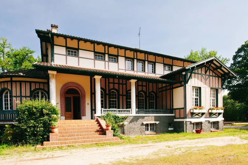 Exceptional Basque-Landes house 2 steps from the ocean 5 Bedrooms 10 sleeps - Image 1