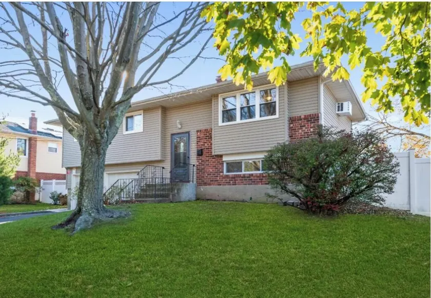50% off 4bedrooms+2baths+living rooms+kitchen+dinning room+family room+ backyard - Image 1
