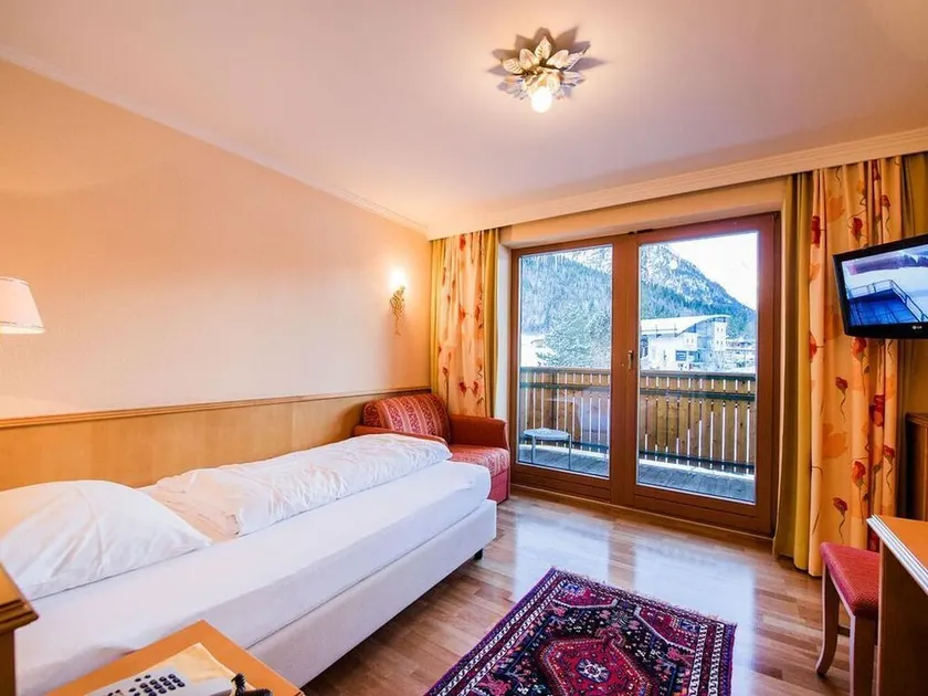 Single room 4-6 nights (breakfast) - Hotel Pfandler - Image 1