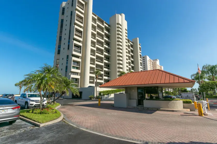 Luksuriøs Oceanfront Remodel Gated Clearwater, Sand Key - Image 1
